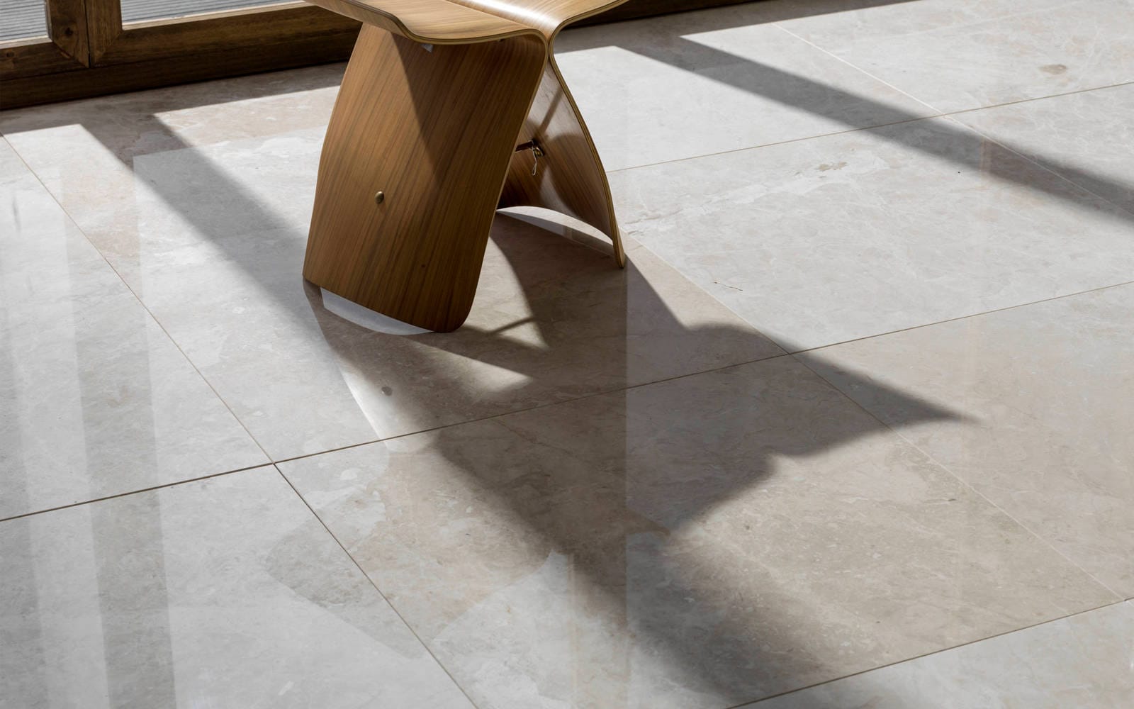 Sol : pierre naturelle Kayak Beige Pulido 40 cm x 80 cm x 1 cm - Porcelanosa