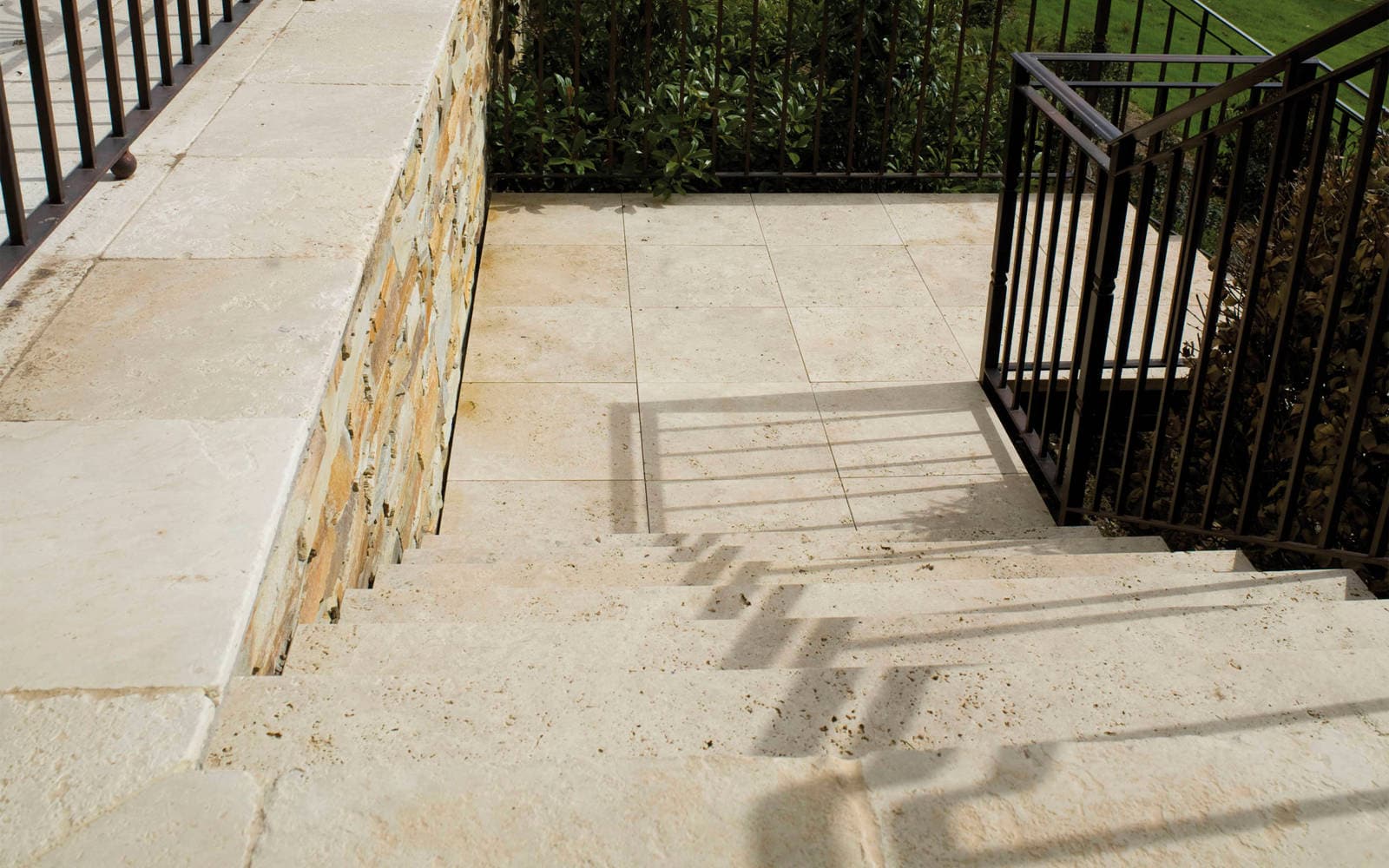 Pavimento piedra Natural Moka Anticato 30 cm x 60 cm x 1,2 cm - Porcelanosa