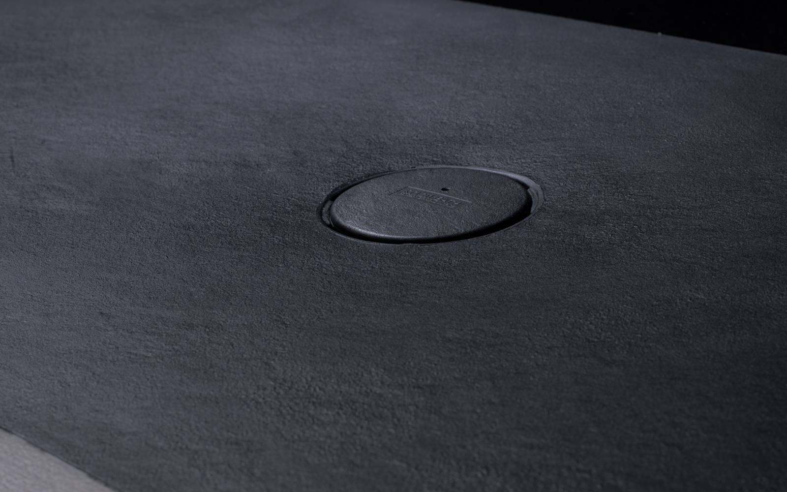 Piatto doccia Line KRION Shell® – Concreto Grafito - Porcelanosa