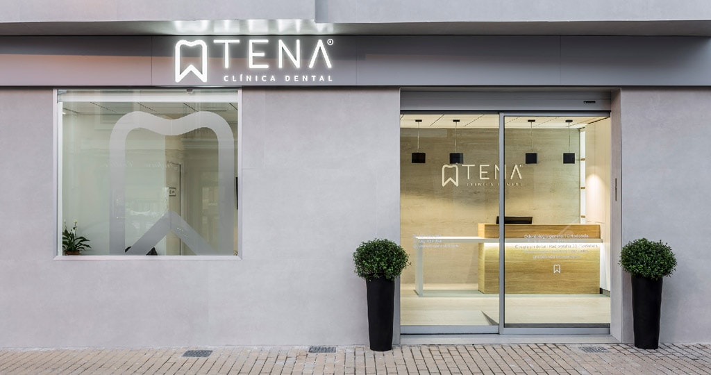 PORCELANOSA Grupo Projects: pure white in the Tena Dental Clinic
