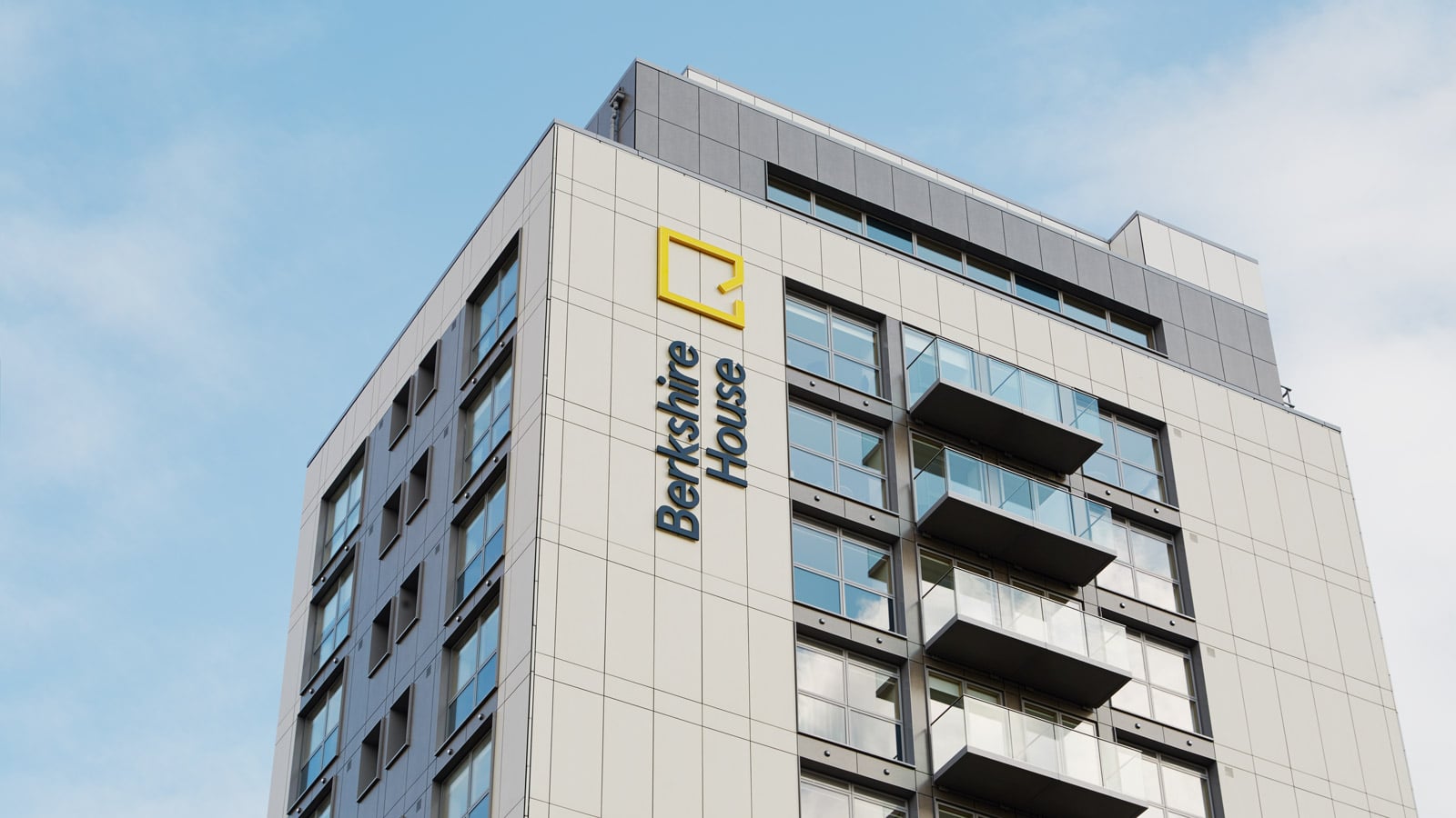 Projets du Groupe Porcelanosa : La façade ventilée de Berkshire House brille grâce au revêtement XLIGHT d’Urbatek et les systèmes de Butech
