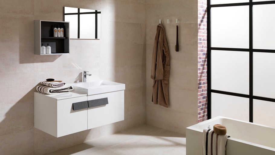 Practical and dynamic bathrooms in the modular Flow collection of Gamadecor