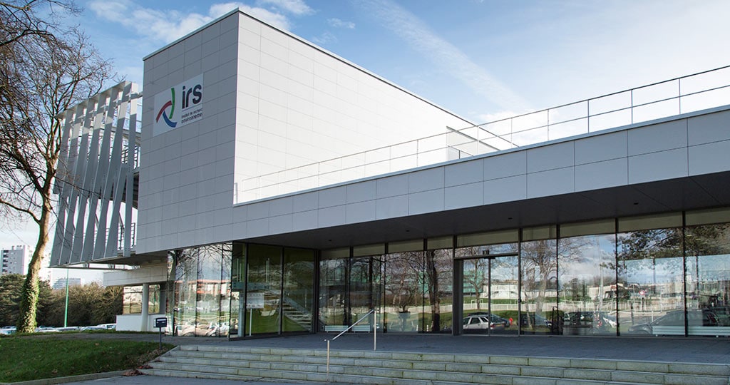 PORCELANOSA Grupo Projects: la singular fachada ventilada fabricada en STON-KER del Centro IRSET, Rennes