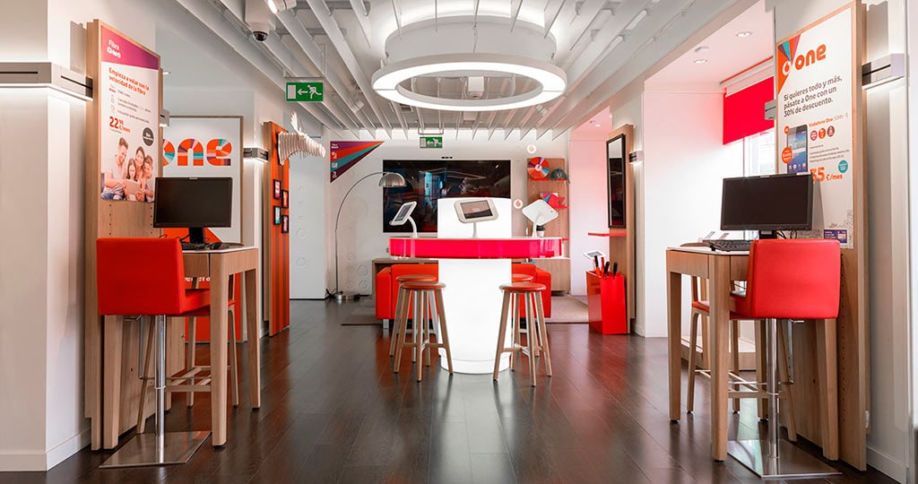 PORCELANOSA Group Projects: KRION® reinvents the Vodafone Puerta del Sol Flagship store