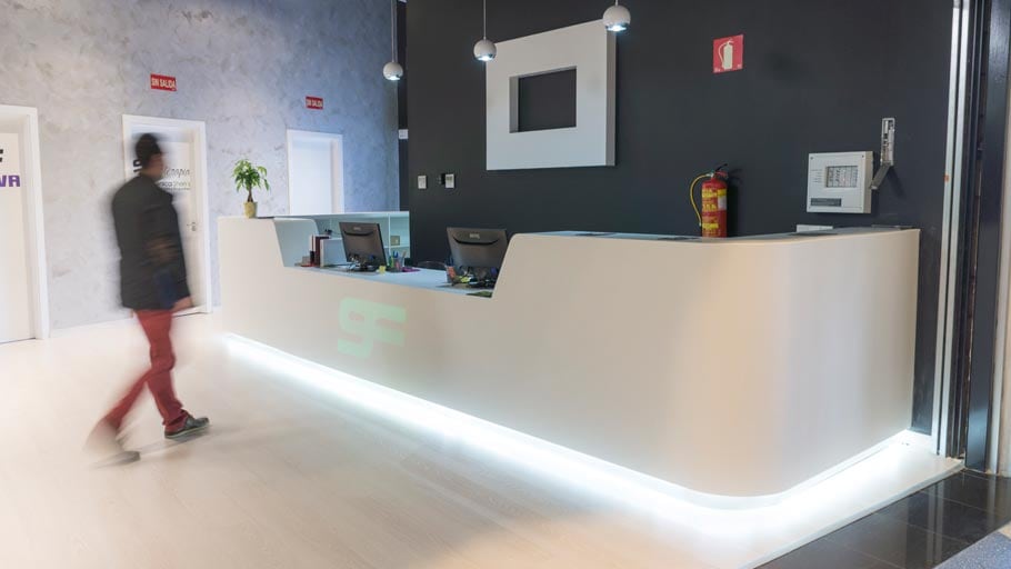 PORCELANOSA Grupo Projects: le minéral compact KRION® dans une salle de sport de luxe à Madrid