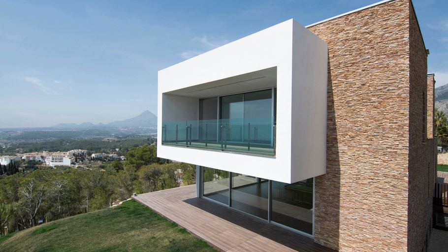 PORCELANOSA Group Projects: House with a mountain