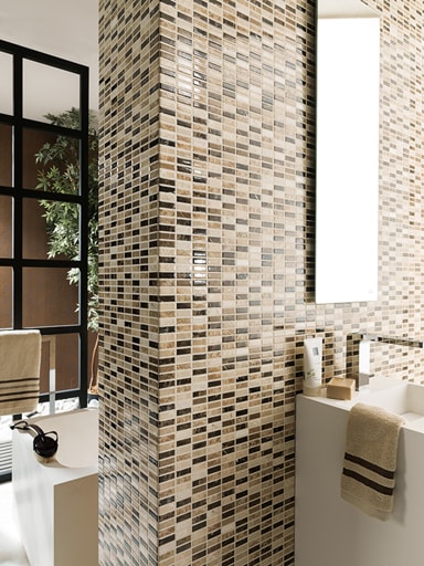 Marbles and sandstones have the leading role in the new Venis mosaics