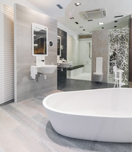 Carmen Baselga conçoit la vitrine du magasin Porcelanosa de la rue Colón à Valence