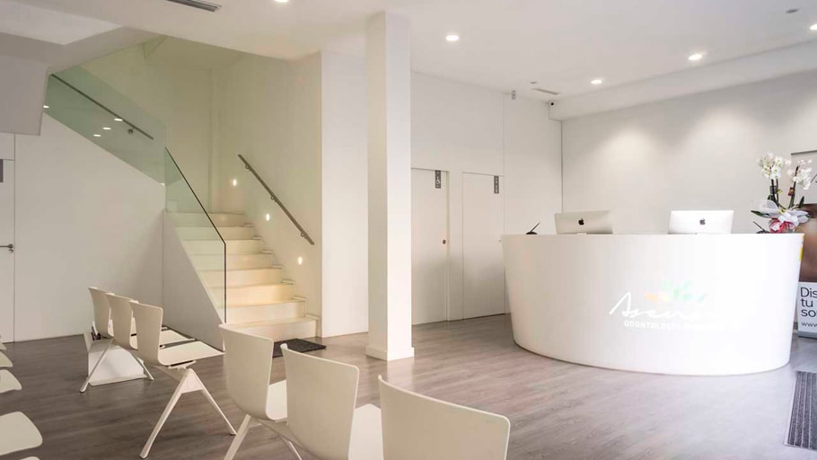 PORCELANOSA Group Projects: KRION® in the futuristic Dental Clinic in Valencia