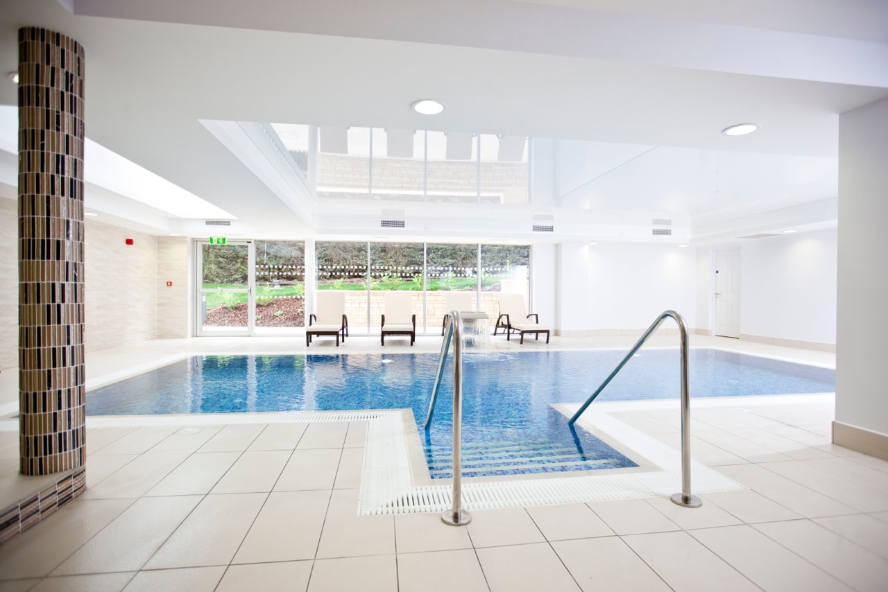 Projects PORCELANOSA Grupo: zona de baño y spa en The Fairways, Reino Unido