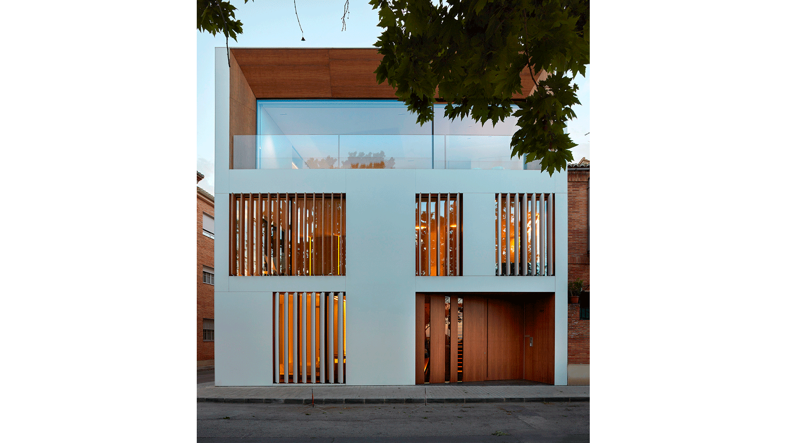 PORCELANOSA Grupo Projects: Geometría minimalista en la ‘Casa en la huerta’ de Ramón Esteve Estudio