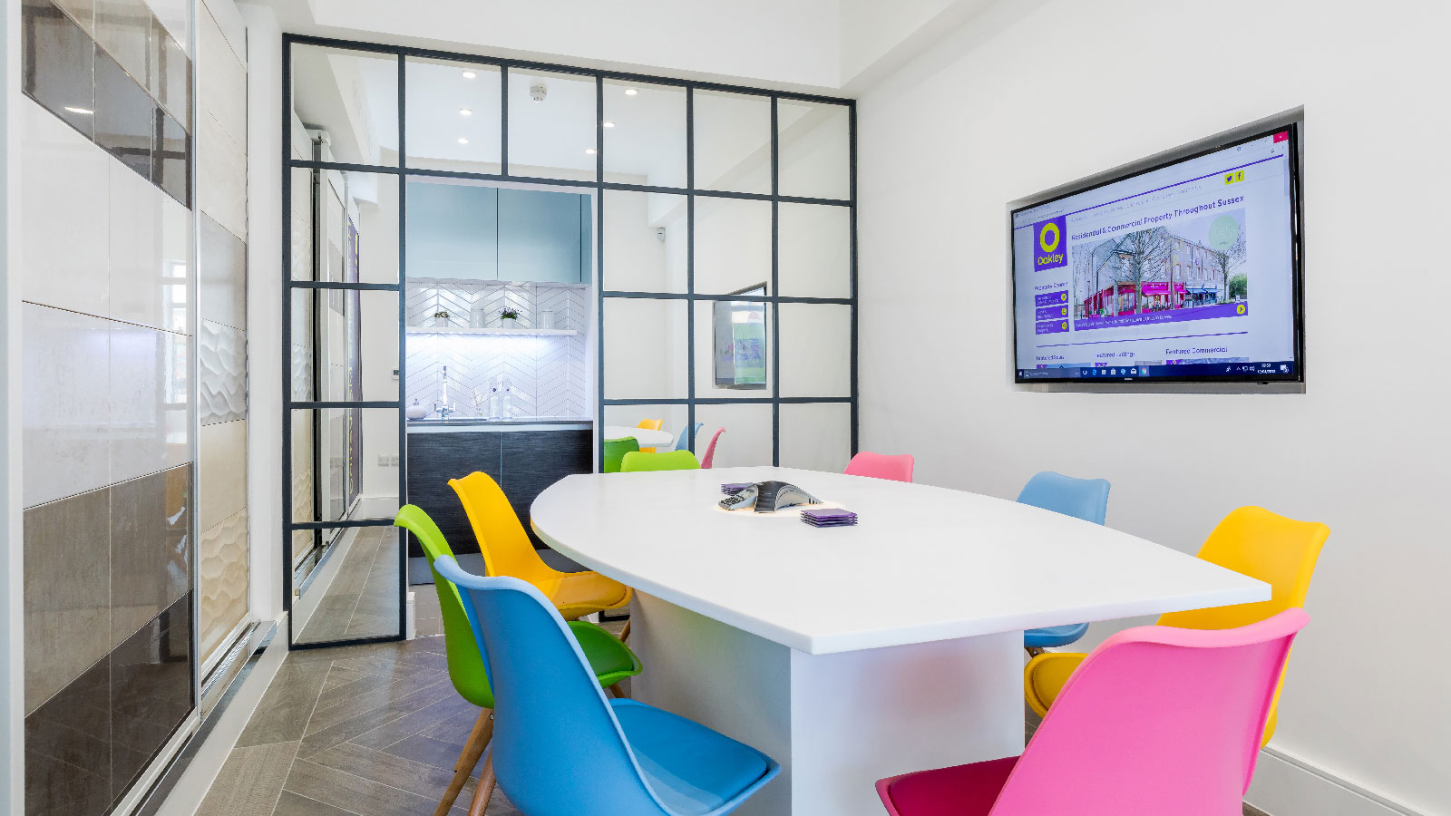 PORCELANOSA Grupo Projects : conception efficace pour les bureaux Oakley Suite