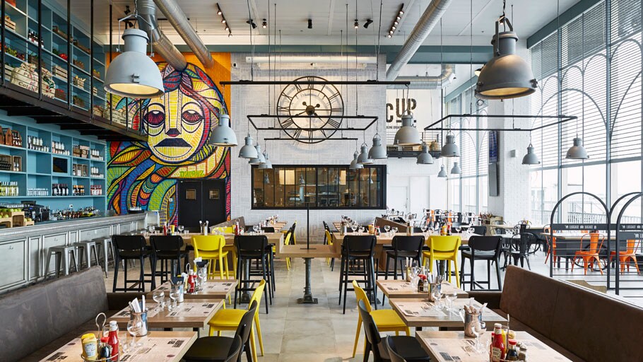 Ambiance branchée au nouveau restaurant CUP à Orly