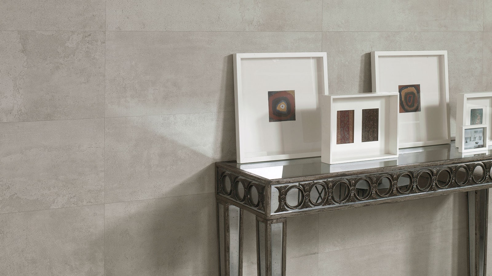 The Metropolitan Nature collection by Venis goes back to the very first types of stone from the West
