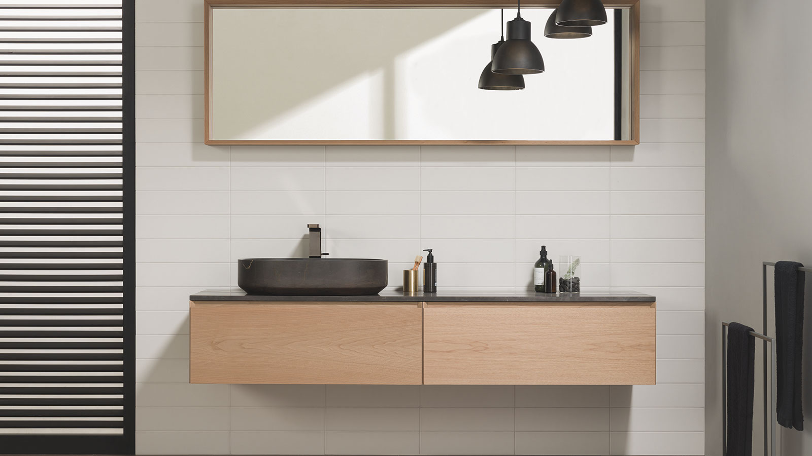 1-Conjunto L Karon Oval Izq. Habana Dark Nogal Warm+Tower Mirror 180+Laminado Helvetia 1L Dom+Ceramica Ibiza Grey Antic Colonial Porcelanosa
