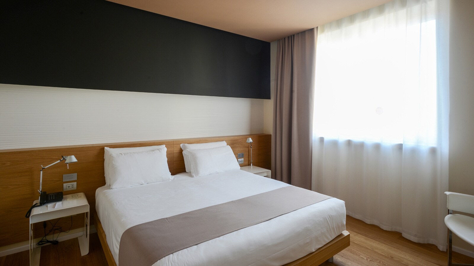 10-Best-Western-Hotel-Plus-Hotel-Bologna-Porcelanosa