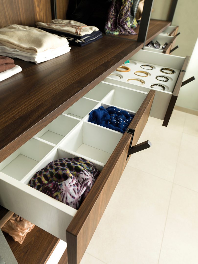 organize wardrobe storage