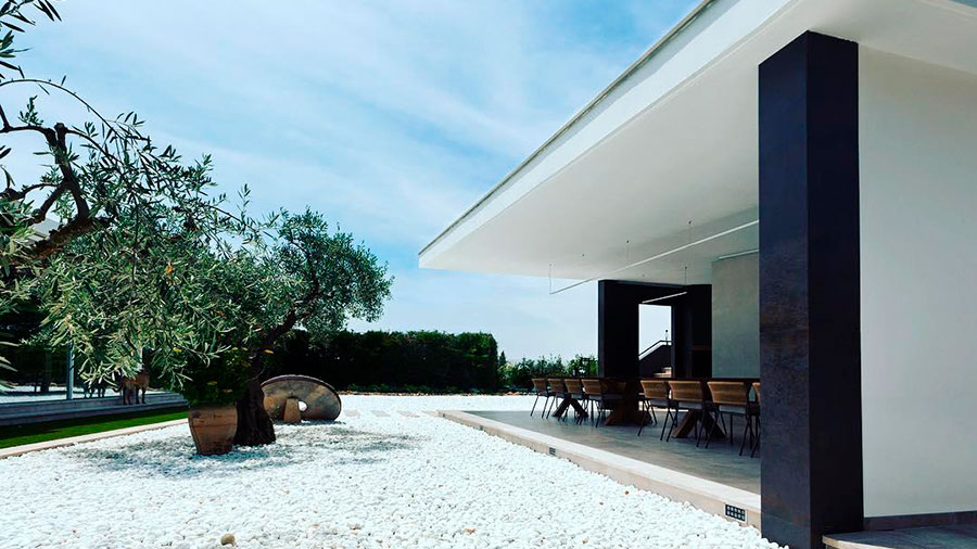 Take the living room outside and get the best of summer