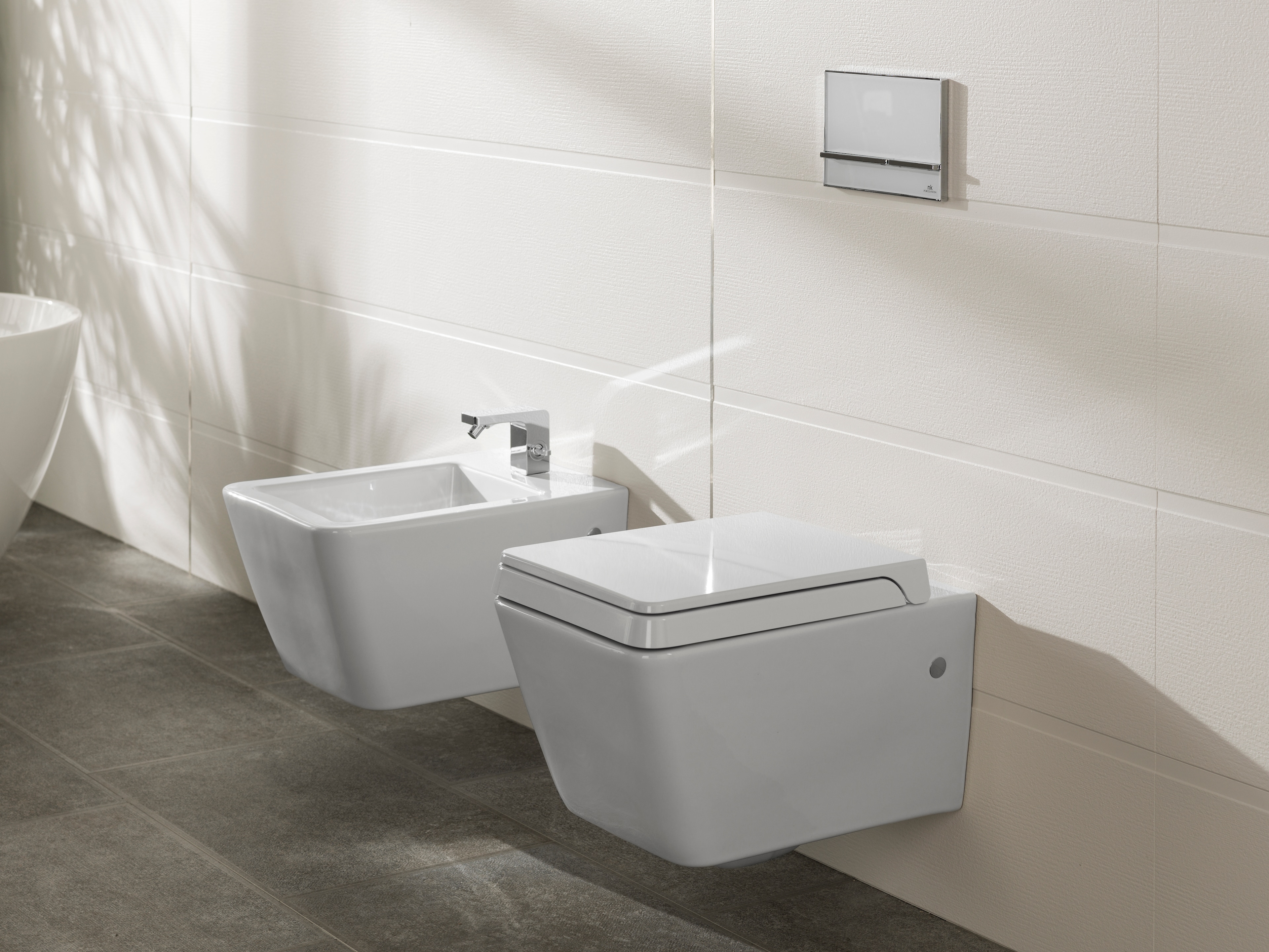 Wall hung toilets, the advantages of concealed cisterns