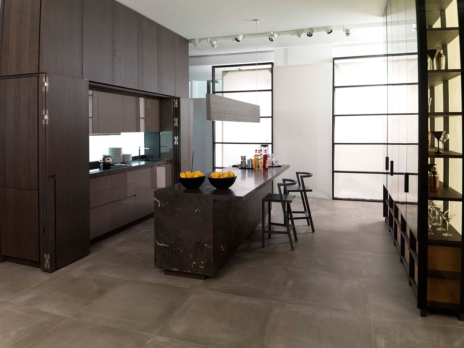 FOREST-E7.90-roble-cuero_E5-ferreo-brillo