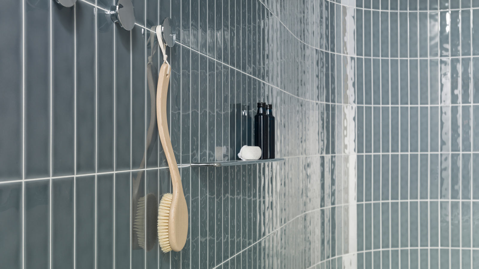 How to tile a wall