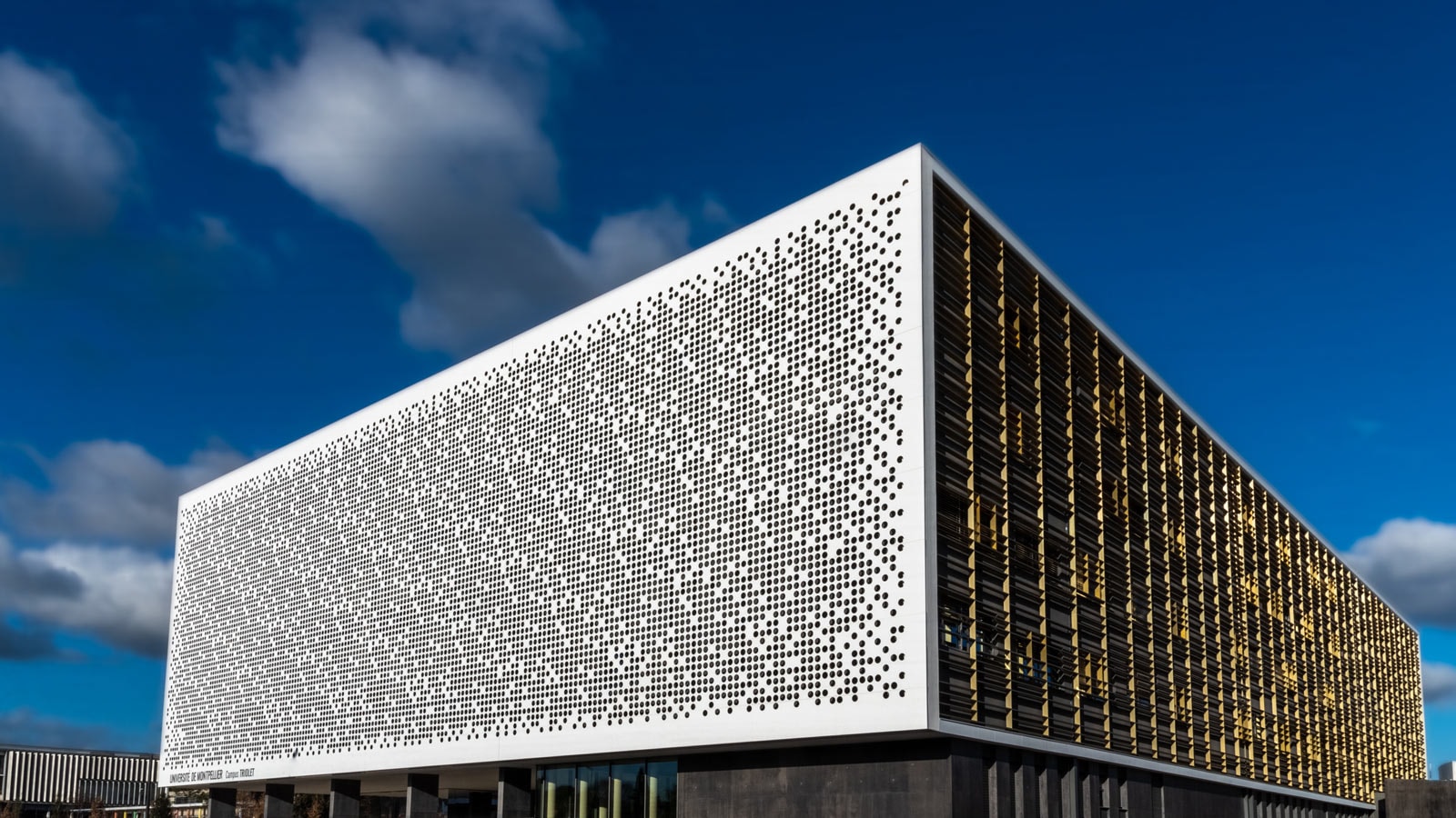 Проекты PORCELANOSA Grupo: Авангардный фасад Университета Монпелье из минерального композита Krion®
