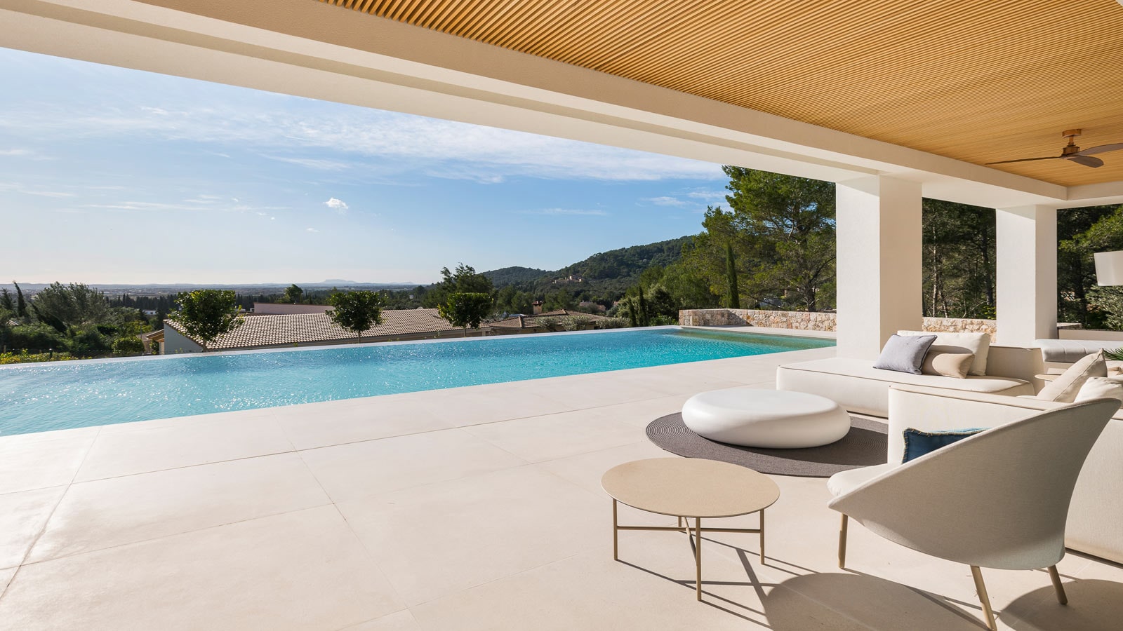 PORCELANOSA Grupo Projects: Un chalet para entregarse a las delicias de Crestatx en Mallorca