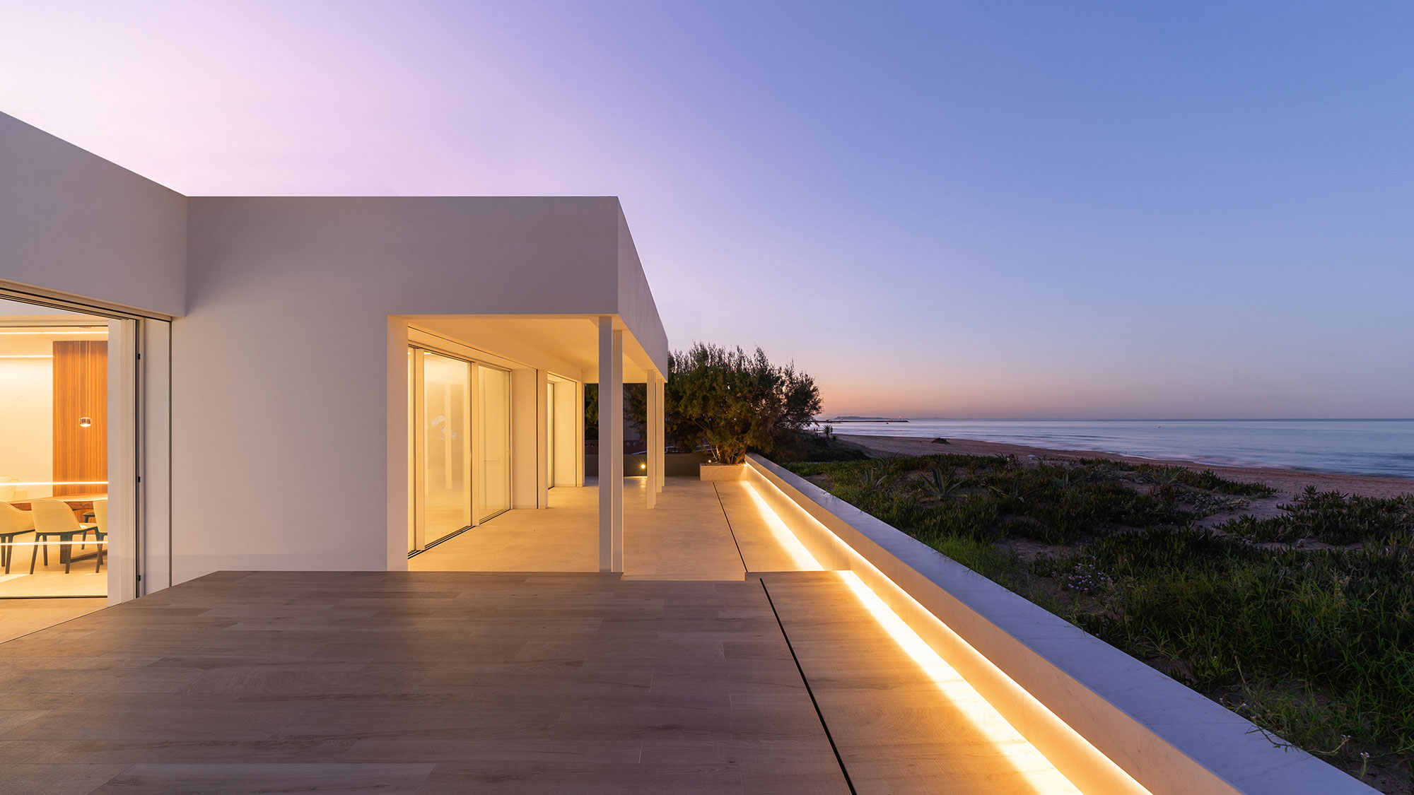 PORCELANOSA Group Projects: Dune House, minimalist architecture’s awakening on the shores of the Mediterranean