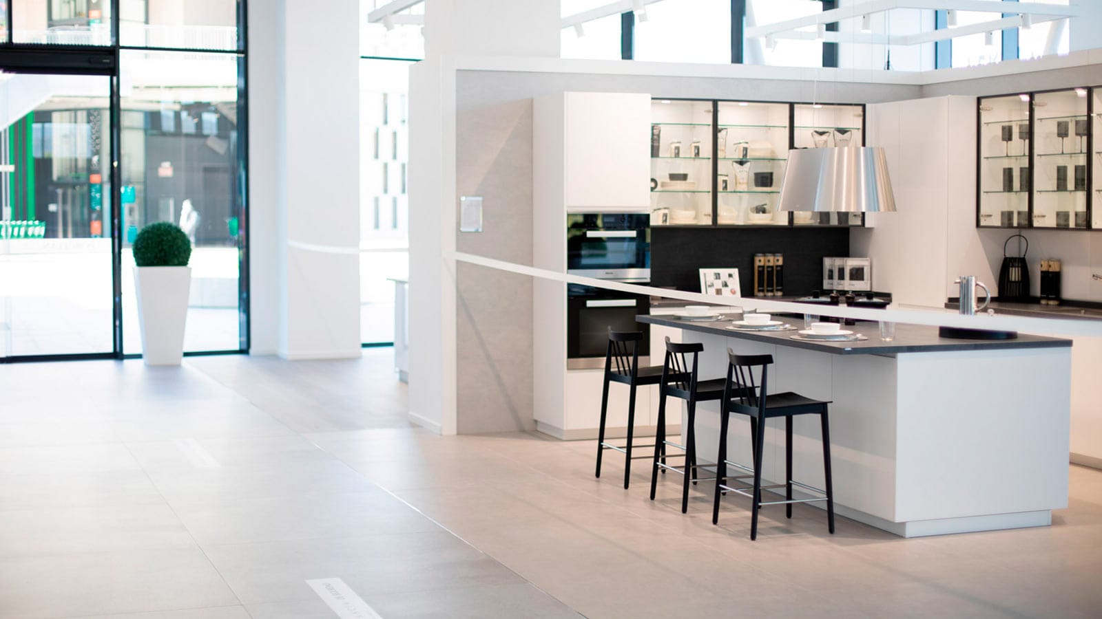 Porcelanosa reabre sus tiendas en España
