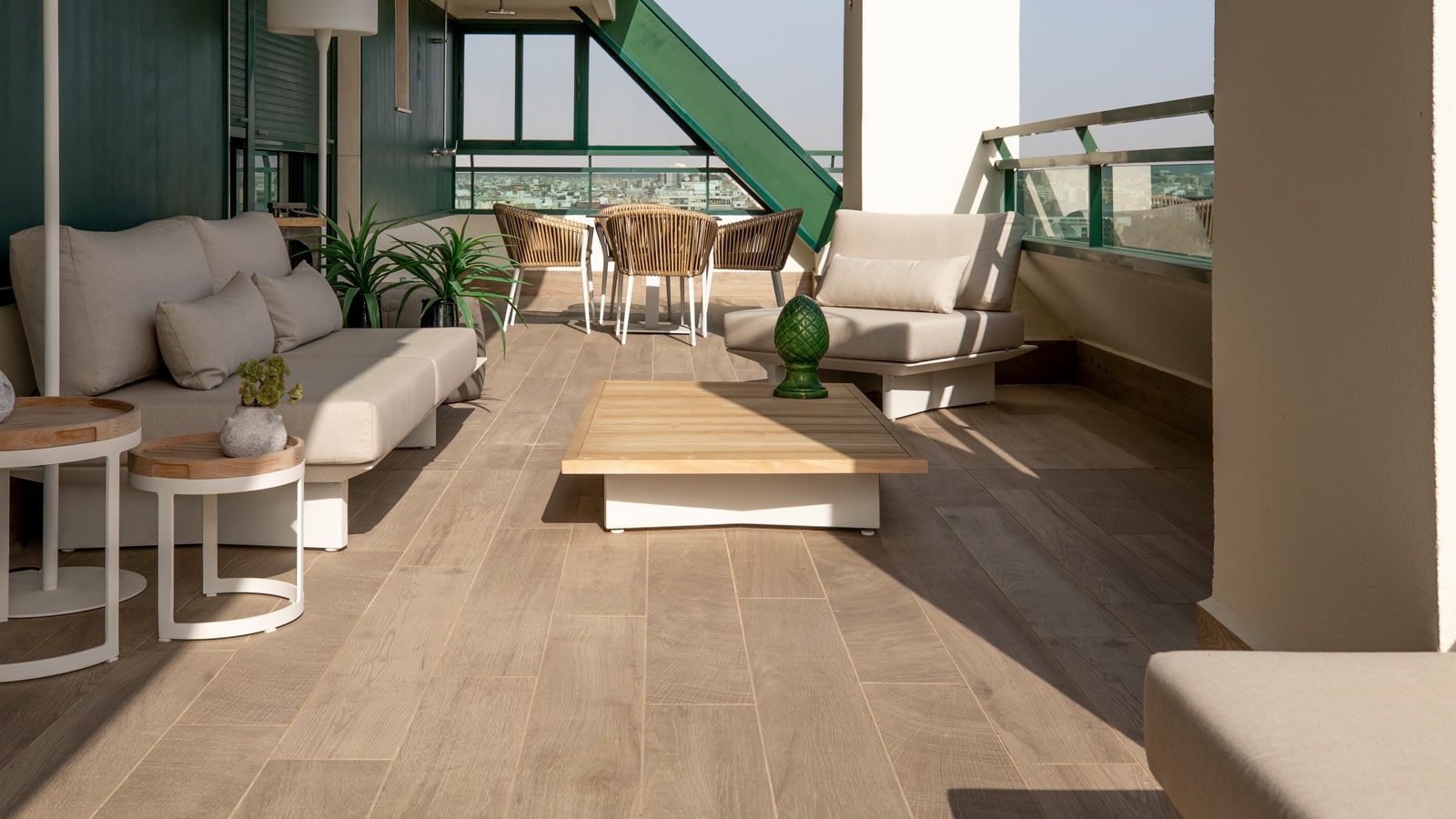 PORCELANOSA Grupo Projects: Un ático de lujo con vistas a la Ciudad de las Artes y las Ciencias de Valencia