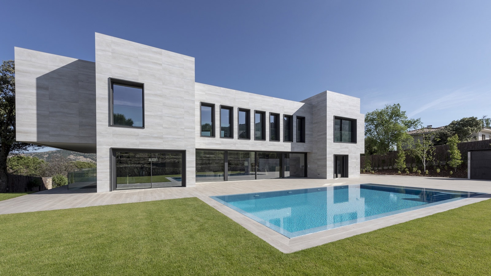 PORCELANOSA Grupo Projects: Architettura volumetrica nella Sierra di Guadarrama