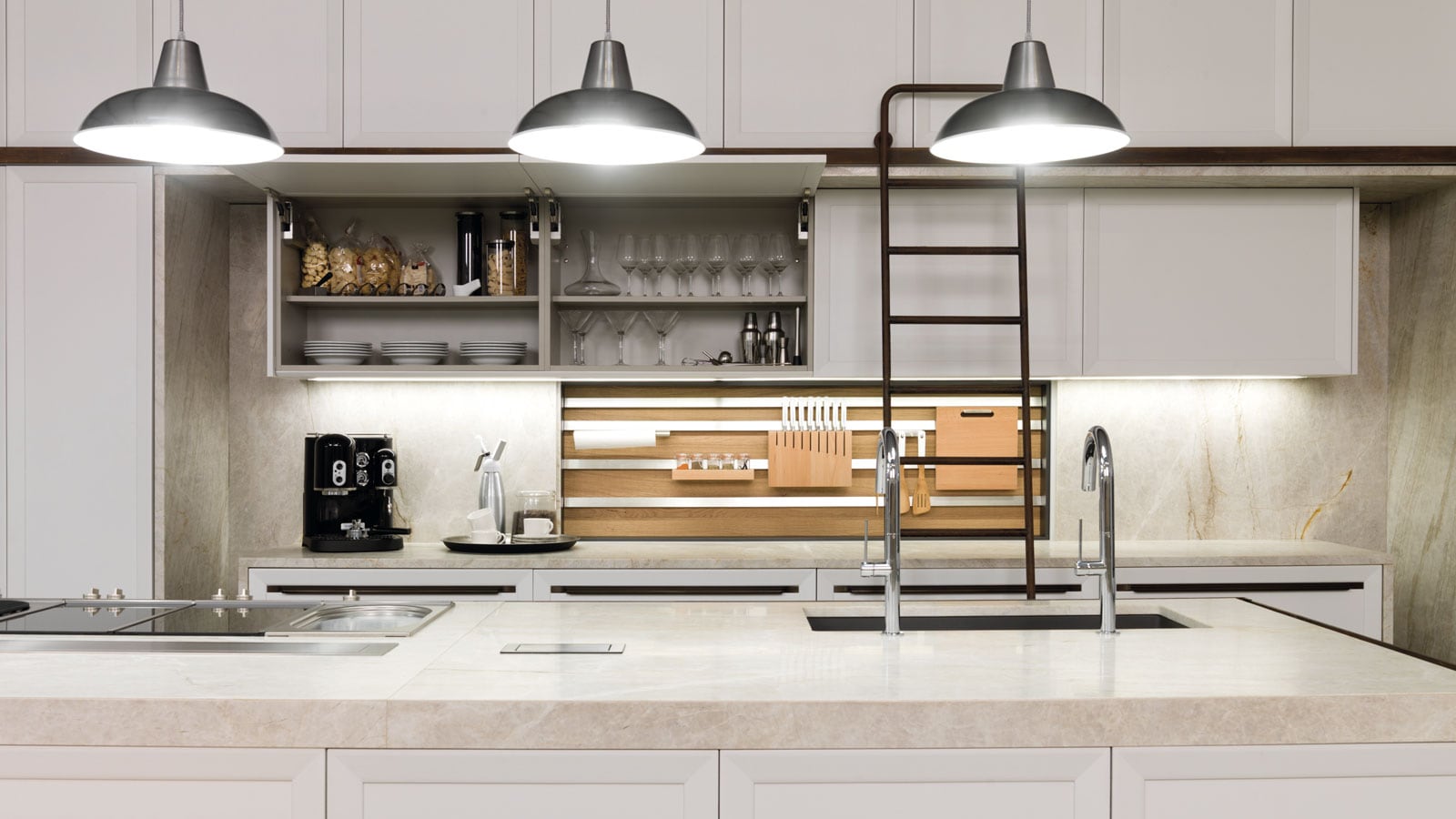 Practical ideas for organising kitchen cabinets