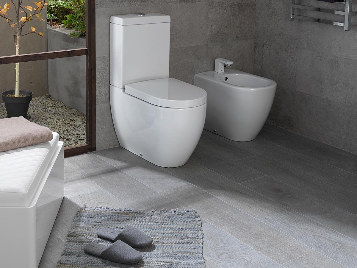 Close shop coupled toilet