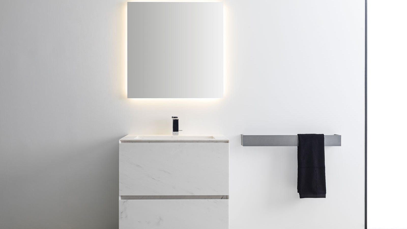 Img_Lavabo_Minim_Stand_Persian_White_Minim_Espejo_80x80_Toalla_H