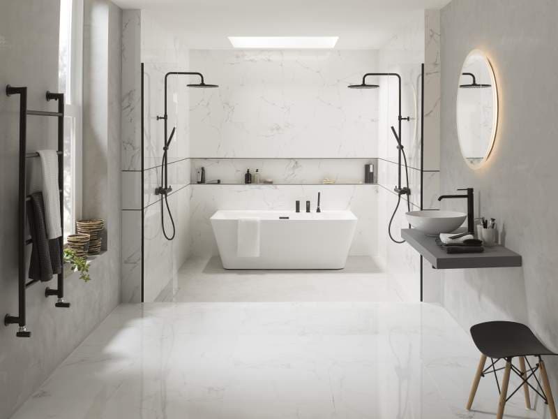 Can I feet a freestanding bath in a small bathroom? | Porcelanosa