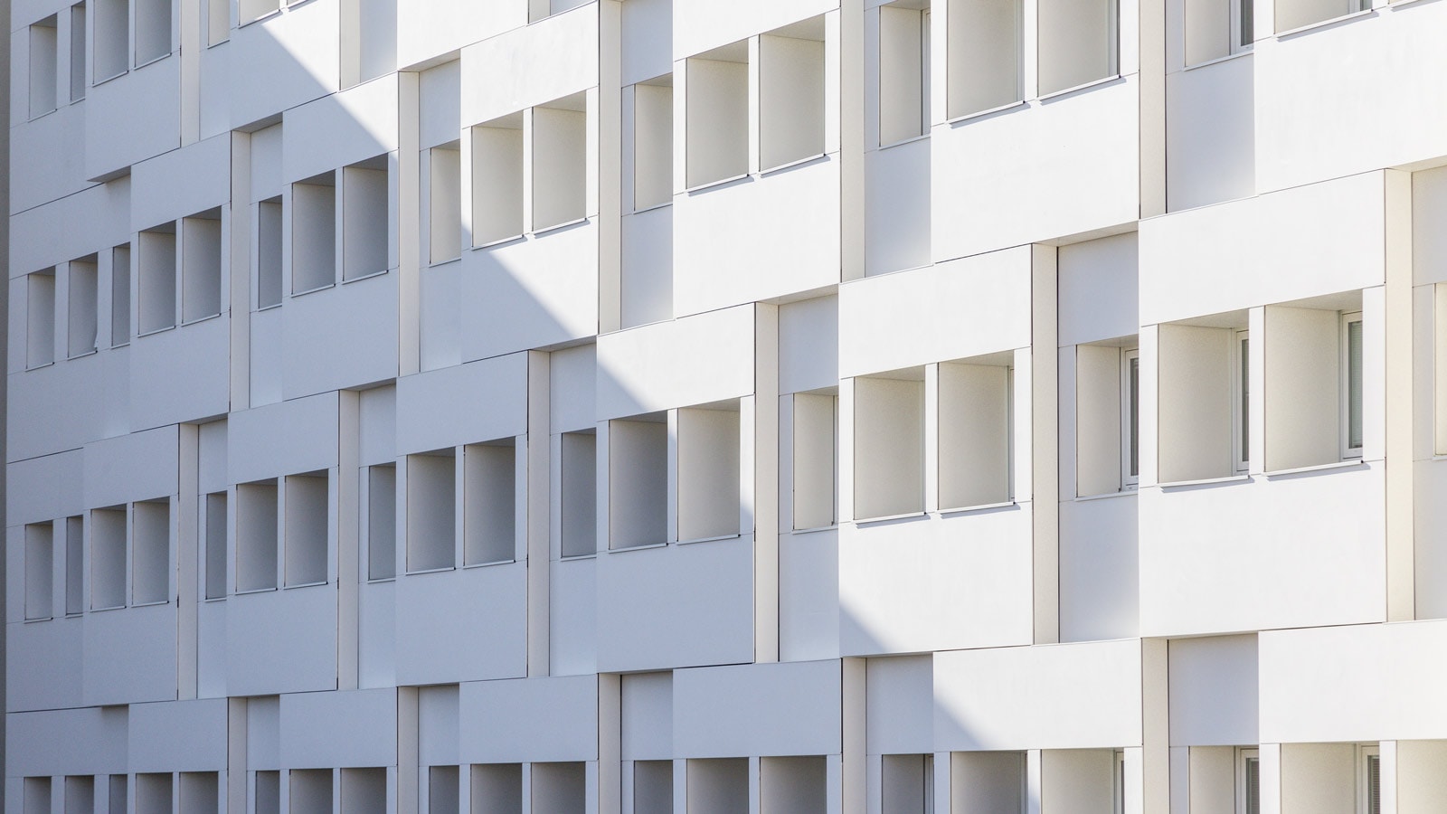 Nantes post office gets a façade update with Krion® and improves its energy efficiency