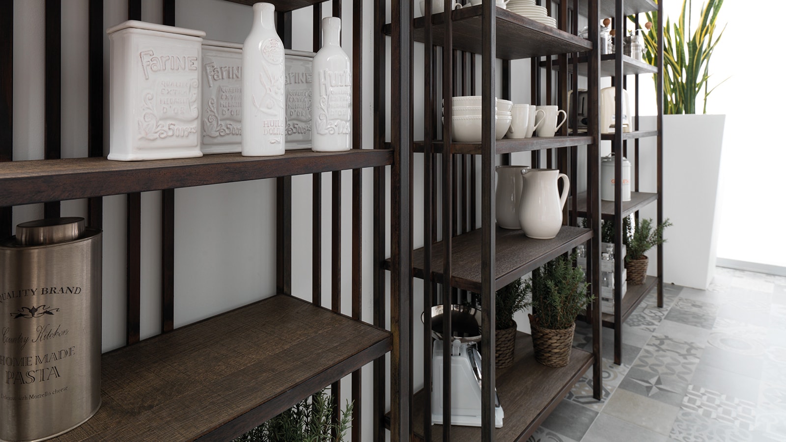 Porcelanosa Gamadecor open shelving