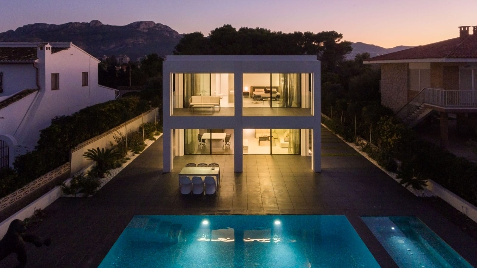 L’architettura minimalista di Carles Faus crea un modello a Denia