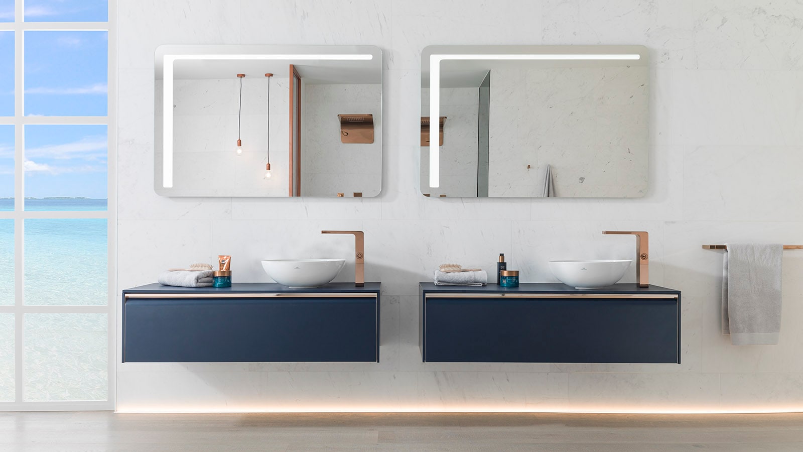 Une salle de bains bleue qui invite au calme