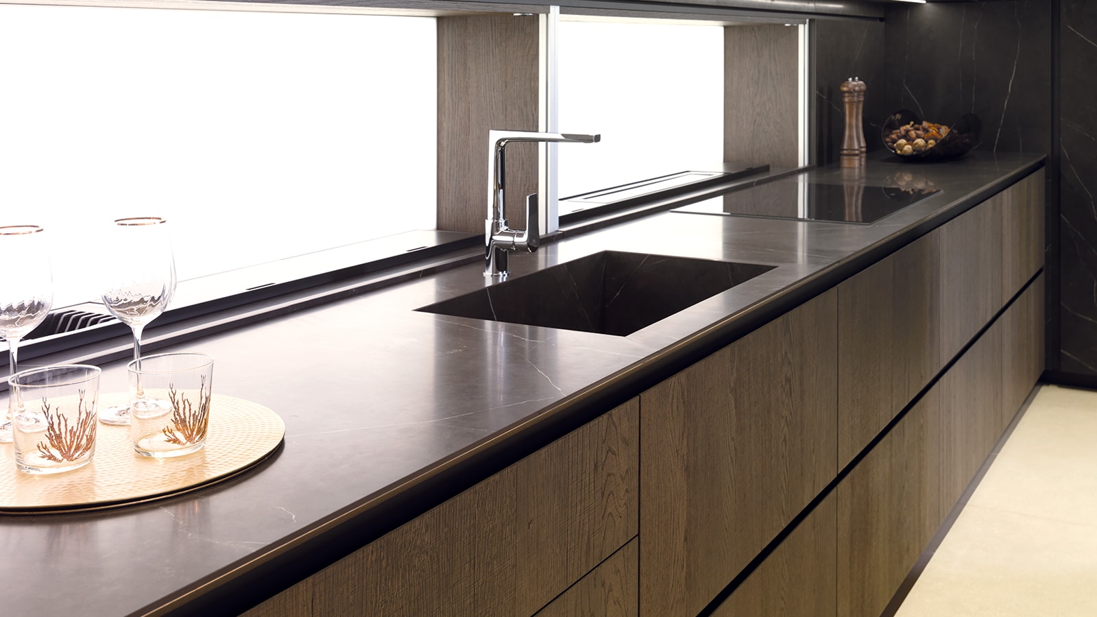1 - Cucina E9.30 XLight Liem Dark Silk+e7.90 Roble Cuero Premium Gamadecor Urbatek Porcelanosa