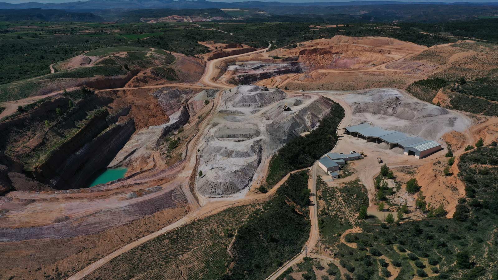 Porcelanosa reboise la mine de Portomé en plantant 10 400 arbres