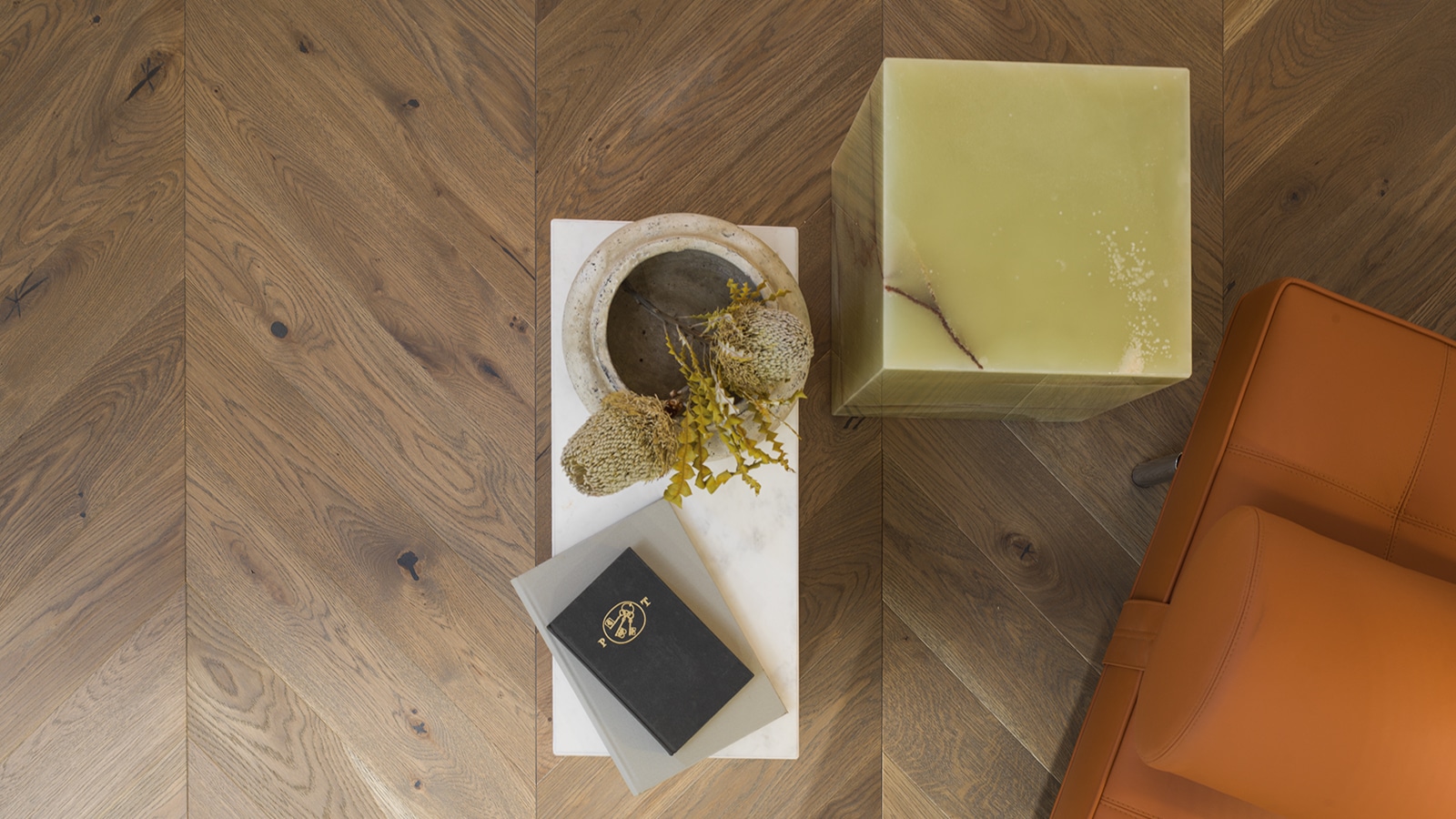 Parque-Classic-1L-Chevron-CenizaOnyx-Green-Deep-Sea-Pulido-Antic-Colonial-Porcelanosa.jpg