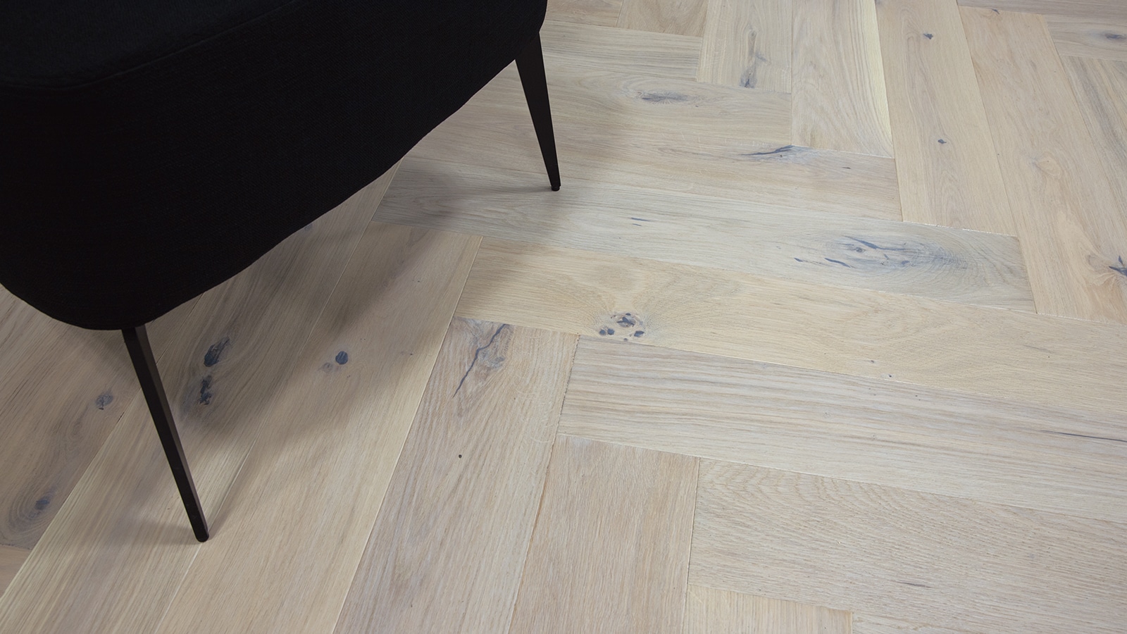 Parque-Classic-1L-Herringbone-Ash-Antic-Colonial-Porcelanosa.jpg