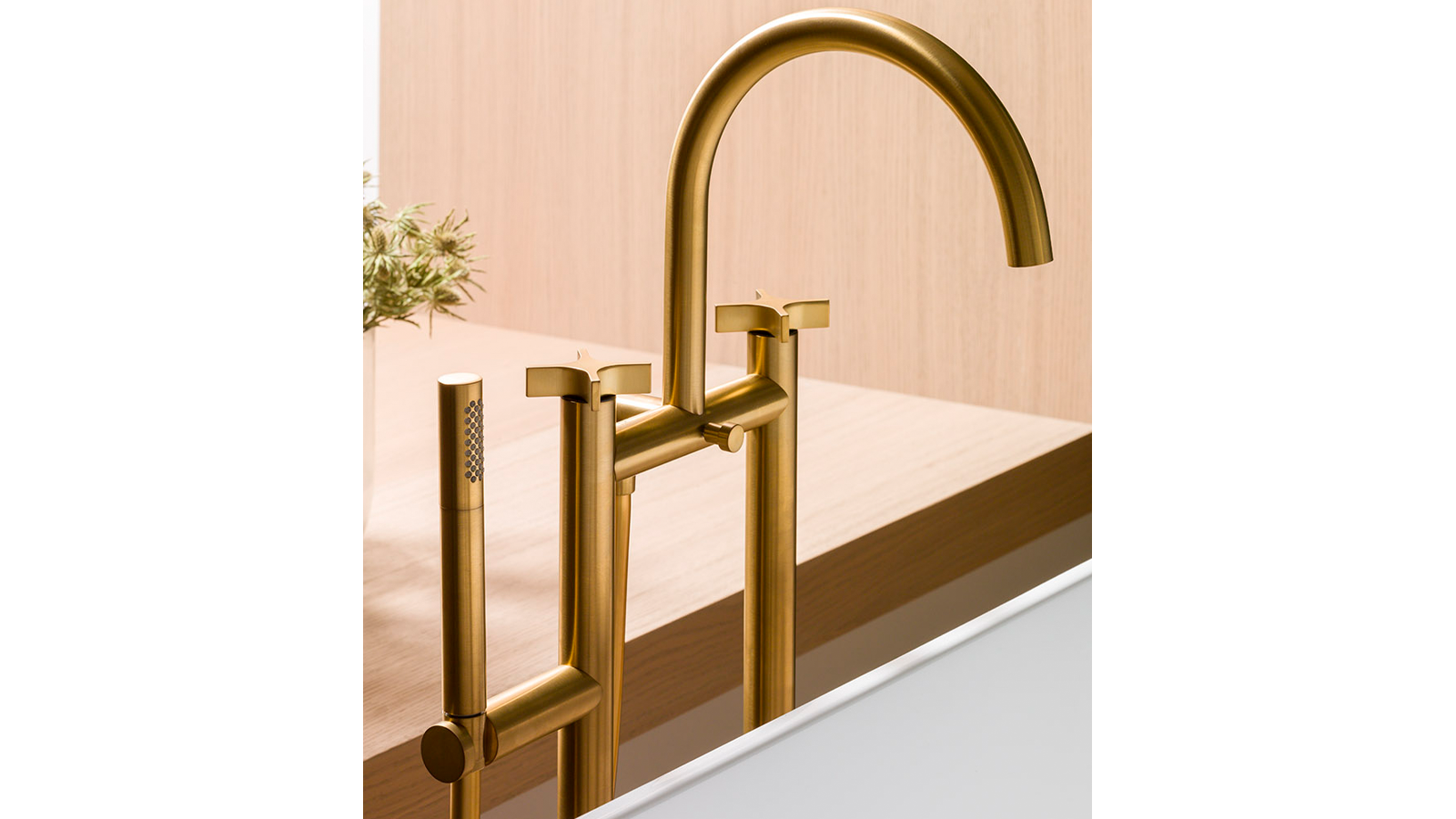 Oro Cepillado brushed gold Lignage bathroom and shower taps