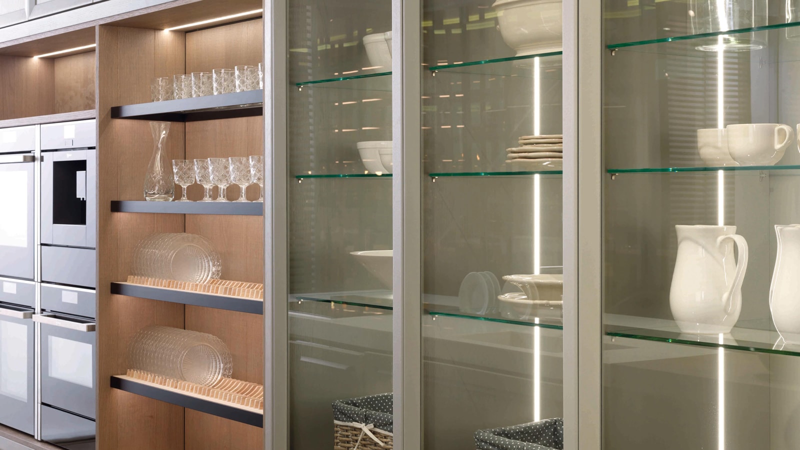 E4.40 glass kitchen cabinets Limo Mate + Roble Puro transparent glass Gamadecor Porcelanosa