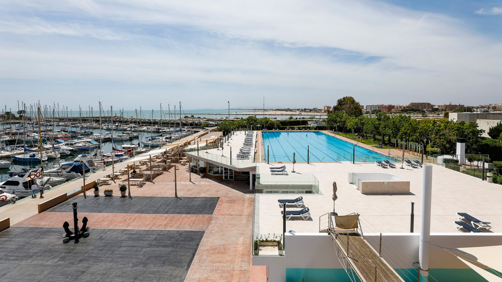 The Real Club Naútico (Royal Sailing Club) in Valencia gets a design overhaul with Porcelanosa collections