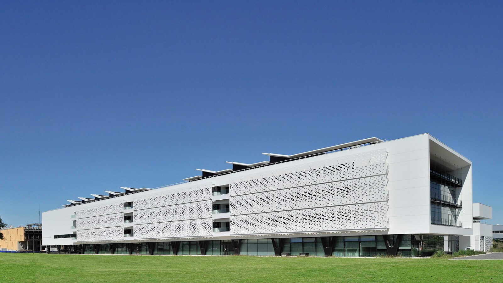 L'Institut d'Optique d'Aquitaine, l'innovation à l'état pur dans une façade