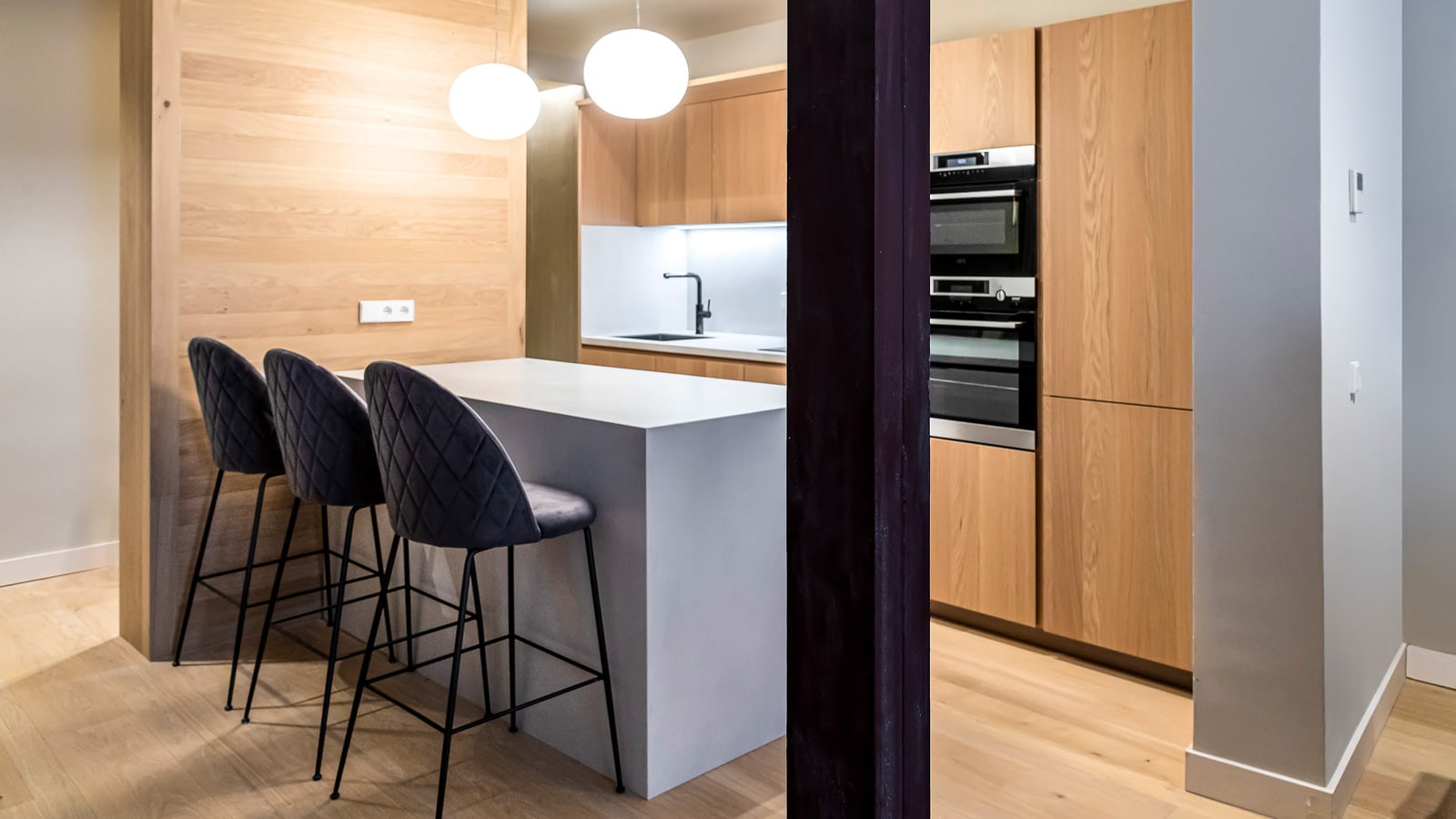 Un apartamento en Madrid que fusiona lo clásico y lo moderno con Porcelanosa