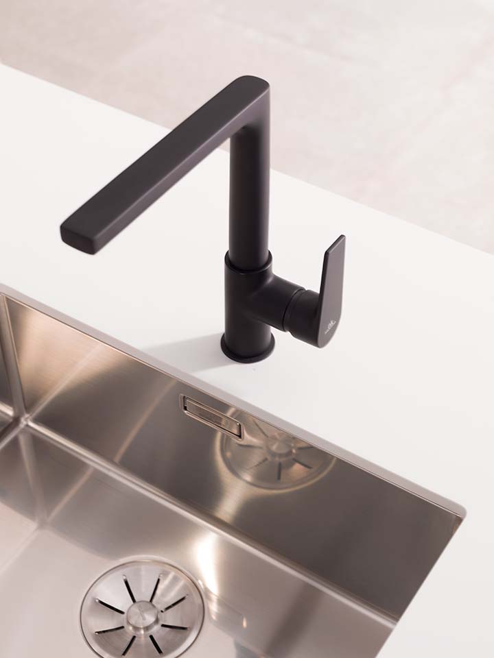 architect-black-kitchen-tap