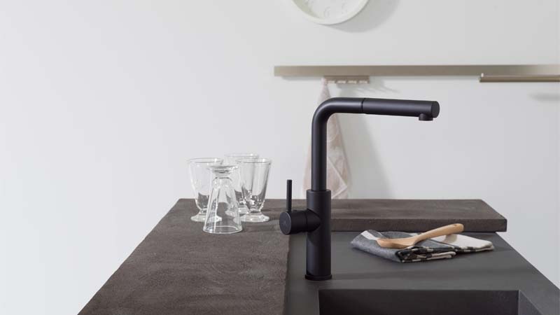 Timeless & elegant black kitchen taps